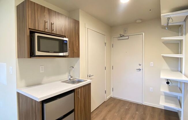 Studio, 1 bath, 175 sqft, $1,035, Unit 215