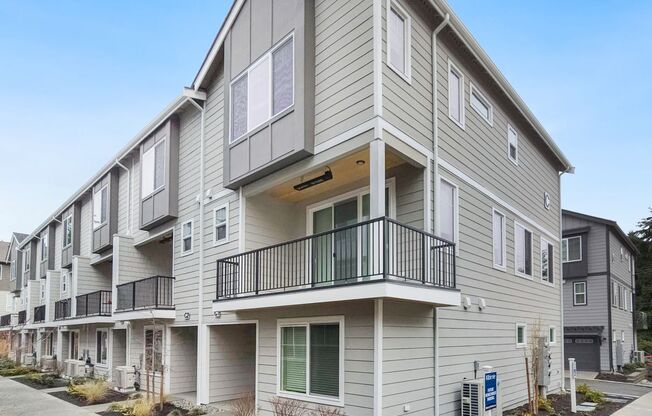 Newly Built 4-Bedroom Townhome with Modern Amenities