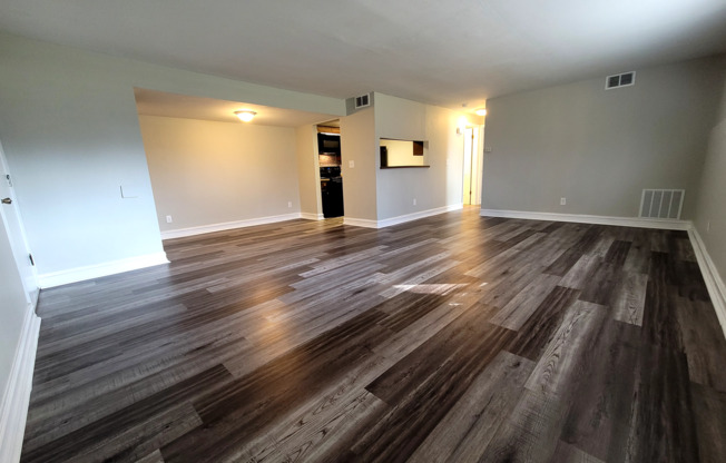 2 beds, 1 bath, $1,195, Unit 4440  Flowerdale Apt D