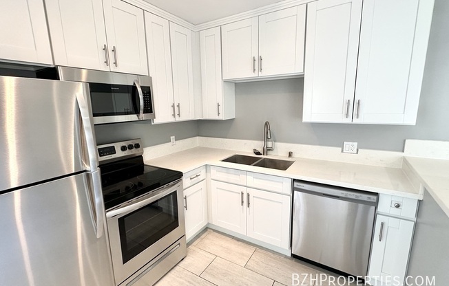 326 1/2 S SERRANO AVE