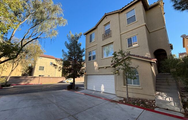 Beautiful Trilevel 3 Bed/3bath/2 car home located in Northwest Las Vegas --Enjoy Rent-Free Holidays!
