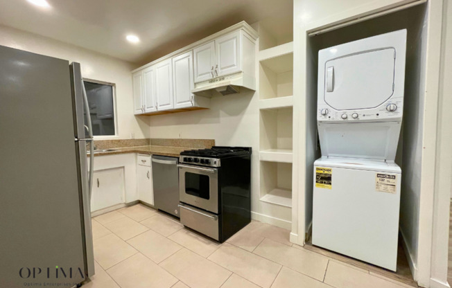 2 beds, 1 bath, $2,400, Unit 03