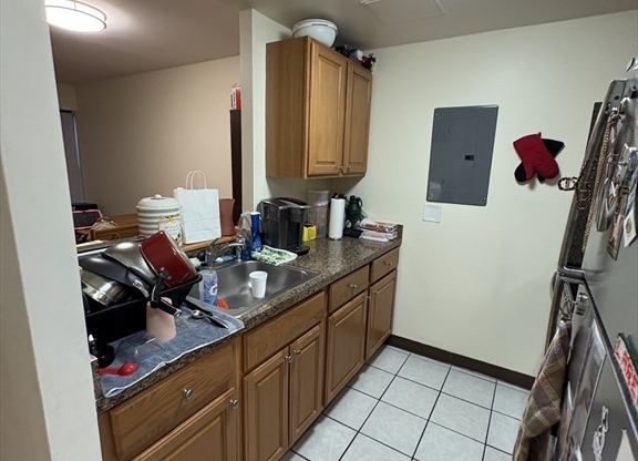 3 beds, 1 bath, $4,500, Unit 4