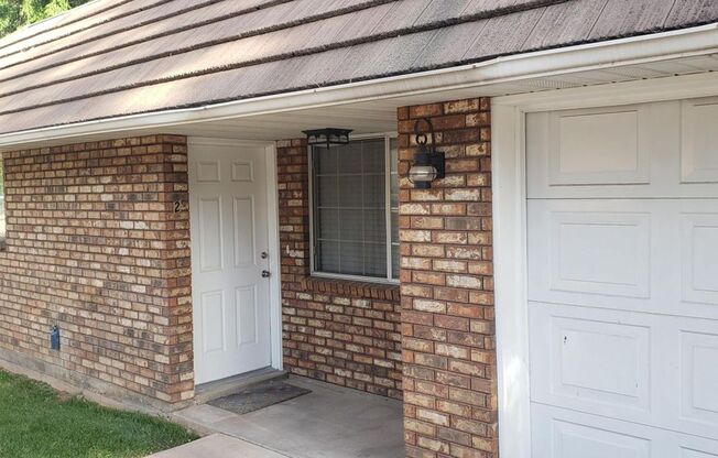 2 bed 2 bath townhome with 1 car garage!!