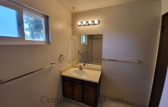 2 beds, 1 bath, $2,050, Unit Unit D