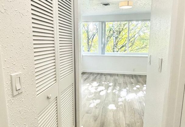 3 beds, 2 baths, 985 sqft, $2,495, Unit 401