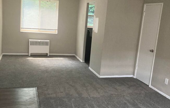 3 beds, 1 bath, 1,400 sqft, $1,620, Unit 1481-10