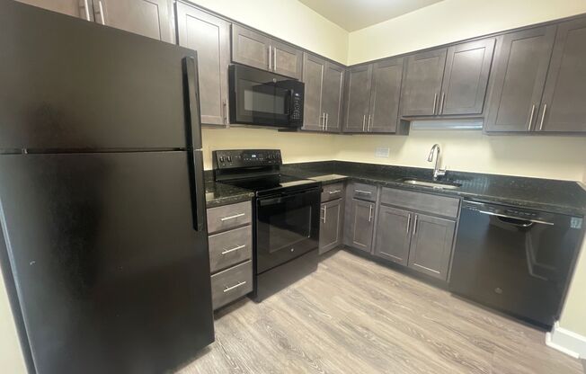 2 beds, 2 baths, 1,000 sqft, $1,975, Unit 14225 #102