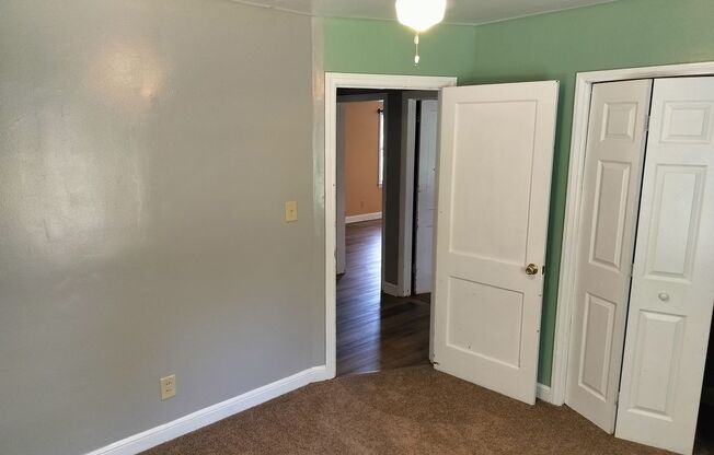 3 beds, 1 bath, $1,300