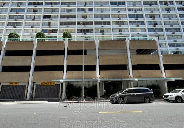 1560 Kanunu St, Honolulu HI 6 FLR