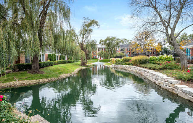 Welcome to Versailles on the Lakes Oakbrook Apartments