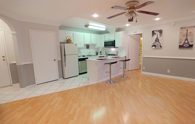 2 beds, 2 baths, 910 sqft, $2,795, Unit 304