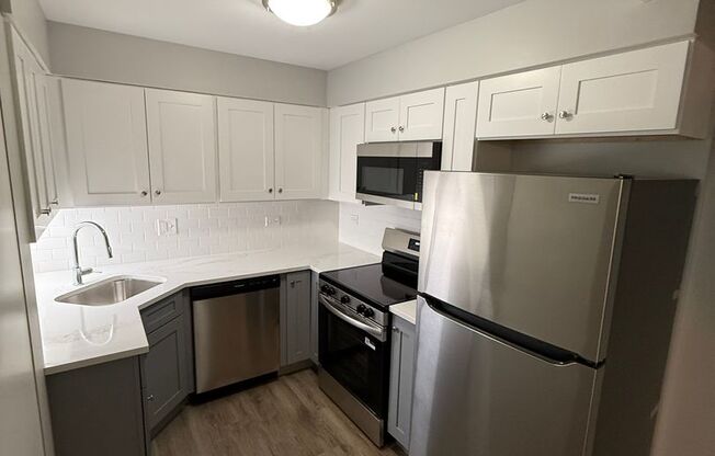 2 beds, 1.5 baths, $2,700, Unit 312