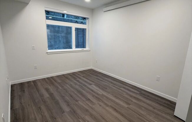 Studio, 1 bath, 363 sqft, $1,394, Unit 12