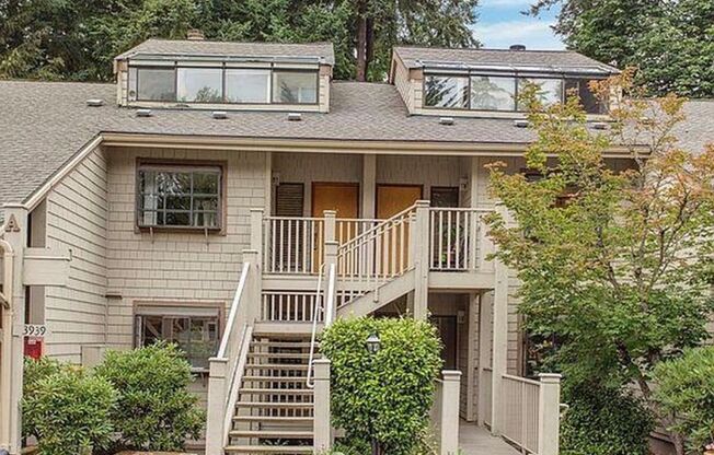 Spacious condo with 2 parking spaces included