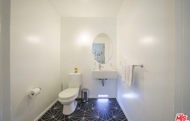 1 bed, 2 baths, 1,200 sqft, $3,495, Unit 716