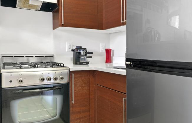 Studio, 1 bath, $4,400, Unit 3T