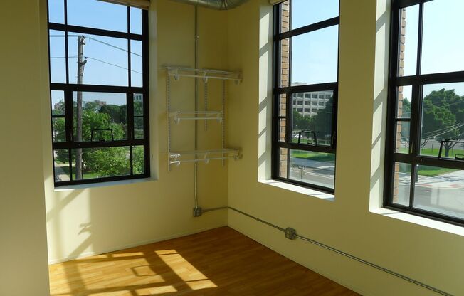 2 beds, 1 bath, 212 sqft, $1,865, Unit 219