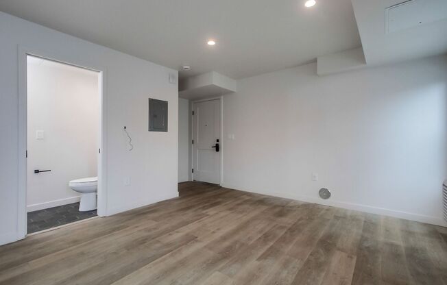 Studio, 1 bath, 230 sqft, $1,795, Unit 4820-7