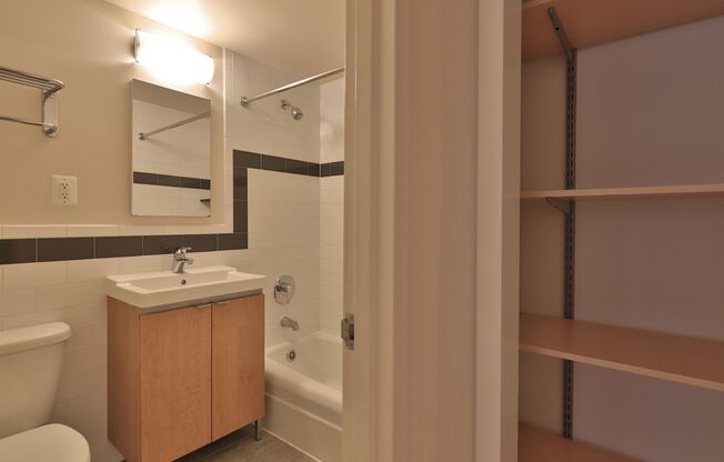 1 bed, 1 bath, 720 sqft, $3,668, Unit 0702