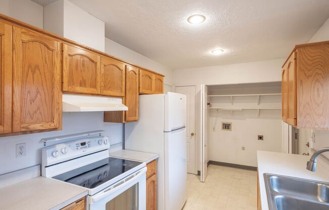 2 beds, 1 bath, 819 sqft, $1,295, Unit 1045