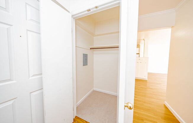 2 beds, 1 bath, $2,195, Unit 2