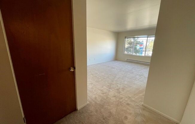 2 beds, 1 bath, 825 sqft, $1,675, Unit 205