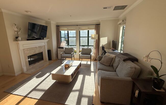 Epic REA - Amazing Spacious Twin Peaks 1 BR/1 BA Condo w/ Garage Parking