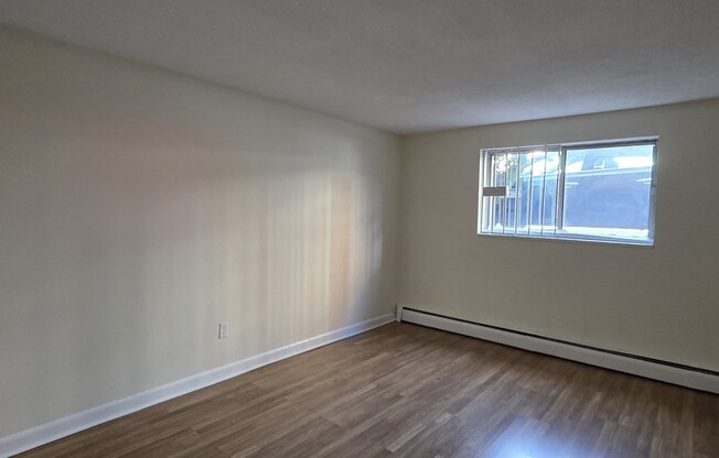 1 bed, 1 bath, 720 sqft, $2,300, Unit 3B