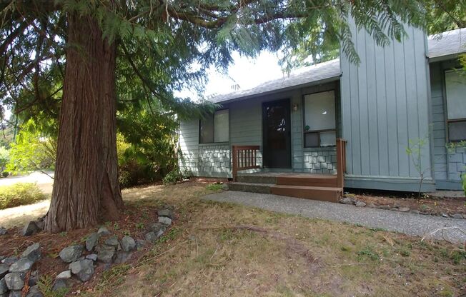 Cozy Two Bedroom Home in Bremerton - Available 5/5/24