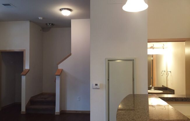 2 beds, 2.5 baths, $2,995, Unit 606 W Main St (Furnished)