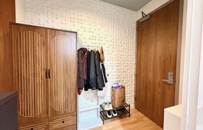 Studio, 1 bath, 641 sqft, $3,500, Unit 210