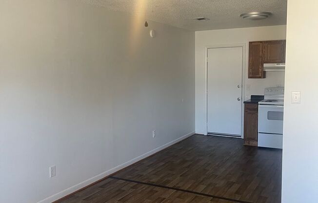 2 beds, 1 bath, 767 sqft, $1,400, Unit A