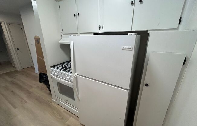 1 bed, 1 bath, $995, Unit 250