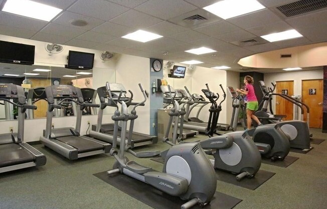 2 beds, 2 baths, 1,300 sqft, $4,800, Unit 321