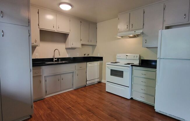 2 beds, 1 bath, 850 sqft, $1,695, Unit 4552