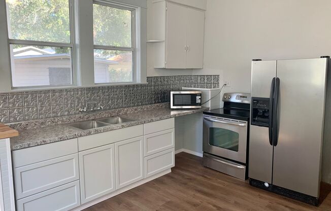SPACIOUS 3 BEDROOM 1.5 BATHROOM APARTMENT HOME IN TAMPA!