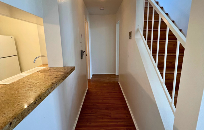 1 bed, 1 bath, 1,200 sqft, $2,595