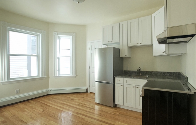 Studio, 1 bath, 300 sqft, $1,950, Unit 8