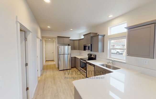 2 beds, 1 bath, 880 sqft, $1,795, Unit 389 Arissa