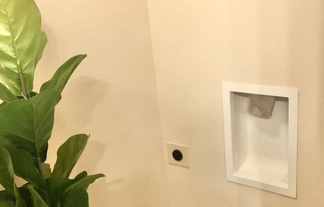 1 bed, 1 bath, 856 sqft, $1,170, Unit 0812