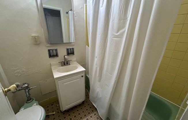 1 bed, 1 bath, $895, Unit 503