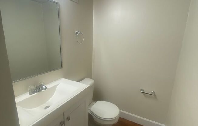 2 beds, 1.5 baths, 881 sqft, $2,200, Unit 5321 #3