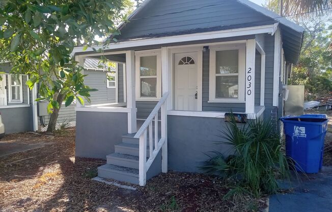 MOVE IN SPECIAL - Cottage in St. Pete for Rent