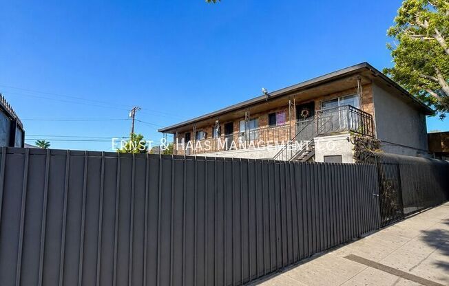 4623 E COMPTON BLVD