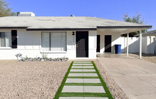 MODERN TEMPE HOME 1 MILE AWAY FROM ASU CAMPUS!