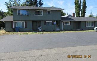 Spacious Triplex with washer/dryer