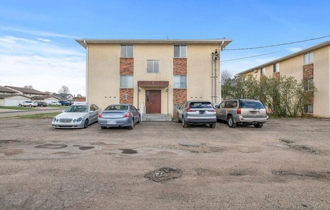 2 beds, 1 bath, $1,195, Unit 2