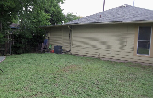 Cute Cottage in Central Austin!!