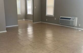 1 bed, 1 bath, $750, Unit A